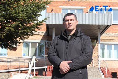 &laquo;Мы в ресторане больше тратим&raquo;: главу Большого Камня прессуют за смешные премии