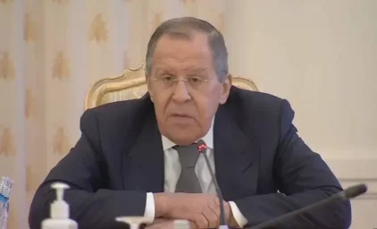 Лавров: Насквозь прогнившая киевская верхушка боится, что её сметут на второй день после заключения 