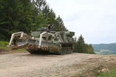 Германия передала Украине новый пакет военной помощи, основу которого составили инженерные машины Германия передала Украине новый пакет военной помощи, основу которого составили инженерные машины