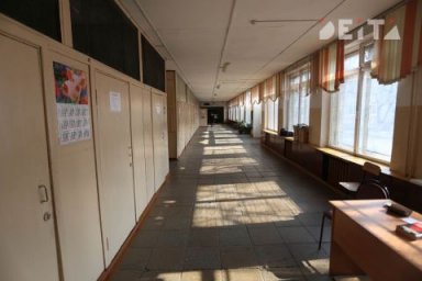 Мужем учительницы, обещавшим "разломать кабины" непослушным ученикам, заинтересовались следователи