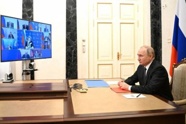 На фоне данных о разрушении украинским снарядом погранпункта в Ростовской области Путин собирает экс На фоне данных о разрушении украинским снарядом погранпункта в Ростовской области Путин собирает экс