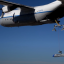 Военно-транспортный самолёт C-130 ВВС США впервые &laquo;поймал&raquo; многоцелевой беспилотник X-61A Gremlins
