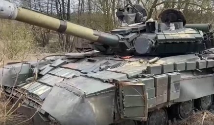 Отступившие из Красного Лимана в лесной массив украинские боевики запрещают своим танкистам открыват Отступившие из Красного Лимана в лесной массив украинские боевики запрещают своим танкистам открыват