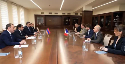 Министр обороны Армении: Сотрудничество с Францией в военной сфере развивается по многим направления Министр обороны Армении: Сотрудничество с Францией в военной сфере развивается по многим направления