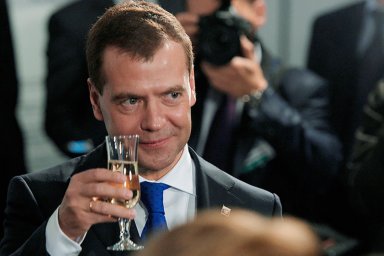 &laquo;В чем сила, брат&raquo;: Медведев не видит больше героев на Западе