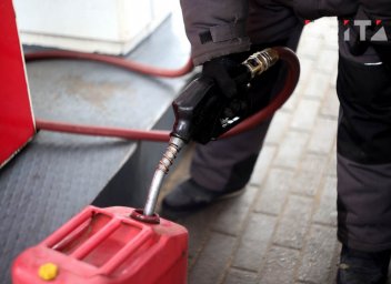 Автолюбителям объяснили, как сократить расходы на горючее