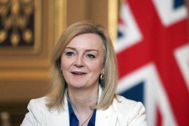 Глава МИД Британии заявила о готовности Путина &laquo;вторгнуться&raquo; в Прибалтику