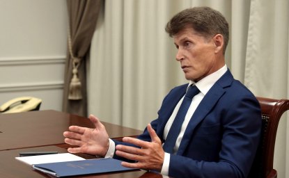 Распределять врачей и учителей в села предложил Кожемяко