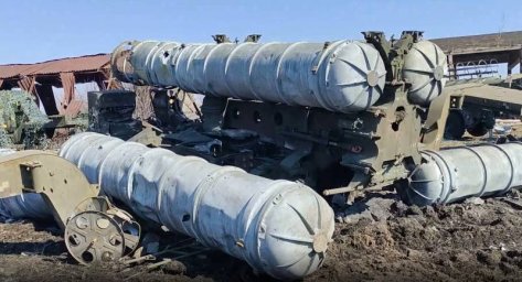 Показано уничтожение пусковой установки ЗРК С-300 российской пехотой на одном из начальных этапов сп