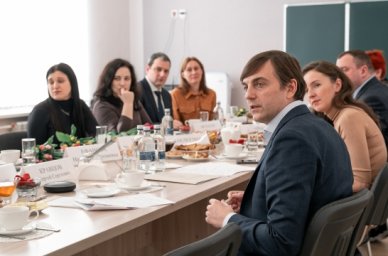 Сергей Кравцов встретился с матерями из ДНР и ЛНР, чьи дети начали обучение в российских школах Сергей Кравцов встретился с матерями из ДНР и ЛНР, чьи дети начали обучение в российских школах