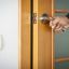 Чью квартиру могут незаметно продать, предупредил юрист