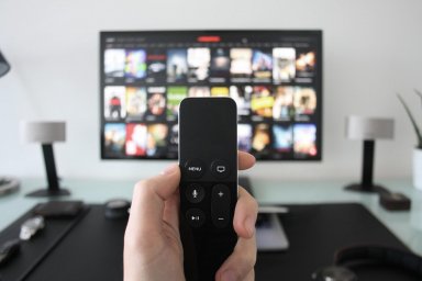 Телеканалам поручили показывать больше &laquo;правильных&raquo; фильмов