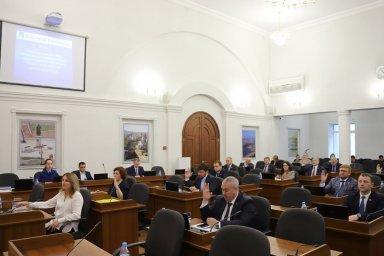 Устав, отчеты, одномандатные избирательные округа города &ndash; депутаты Думы провели очередное заседание