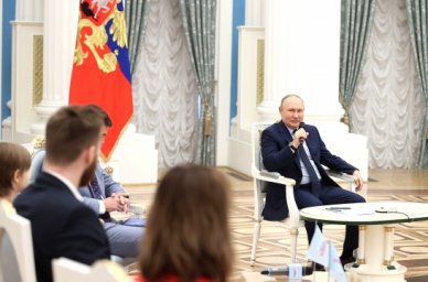 Владимир Путин назвал воспитание детей чрезвычайно важной миссией