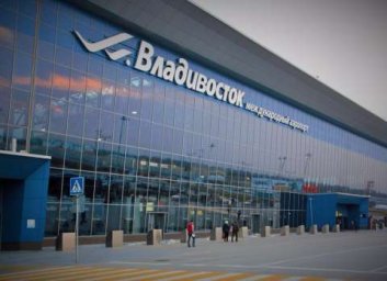 Застрявшие в аэропорту Владивостока люди размещены в гостинице&nbsp;