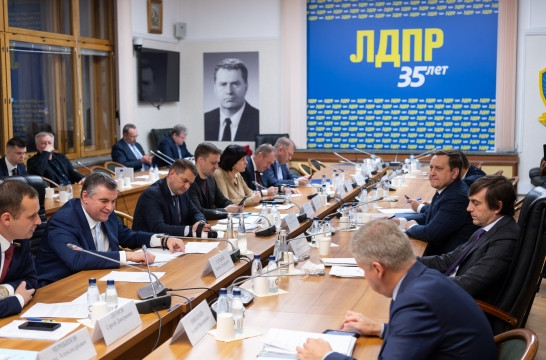 Министр просвещения обсудил с членами фракции ЛДПР воспитательную работу в школах