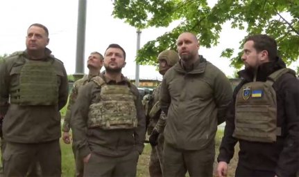 «Не вынимая рук из карманов»: Зеленский в Харькове заслушал доклад о ситуации в городе «Не вынимая рук из карманов»: Зеленский в Харькове заслушал доклад о ситуации в городе