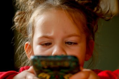 Мобильные игры негативно влияют на психику детей - эксперты