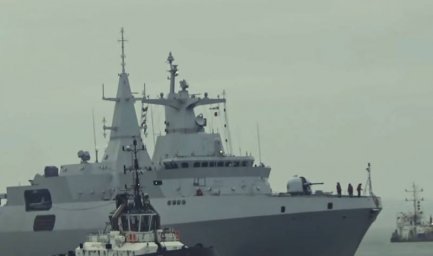 Вместо морской цели попал в гору: Фрегат ВМС ЮАР стрелял по примыкающей к жилому сектору территории