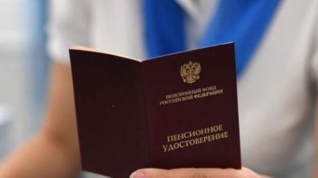 Кому могут дать доплату к пенсии за 25 лет стажа