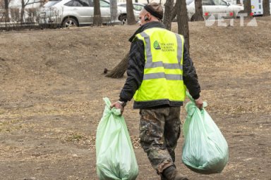 На приморских дворниках пытаются сэкономить На приморских дворниках пытаются сэкономить