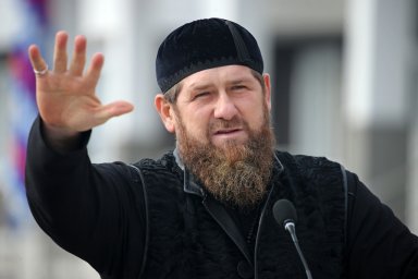 &laquo;Генерал бла-бла-бла&raquo;: Кадыров схлестнулся экс-главой Сухопутных войск