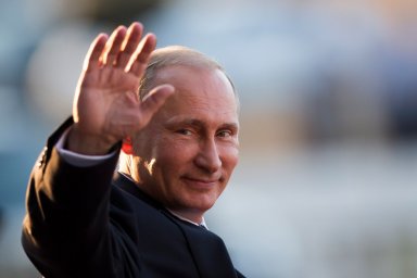 Занимать торговые площади ушедших компаний разрешил Путин Занимать торговые площади ушедших компаний разрешил Путин