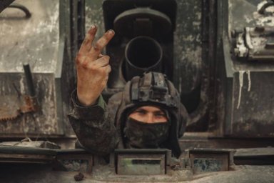 Американский подполковник: Украинская армия на Донбассе фактически разгромлена, Россия имеет подавля
