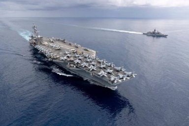 На авианосце Carl Vinson ВМС США за шесть недель произошло четыре аварии