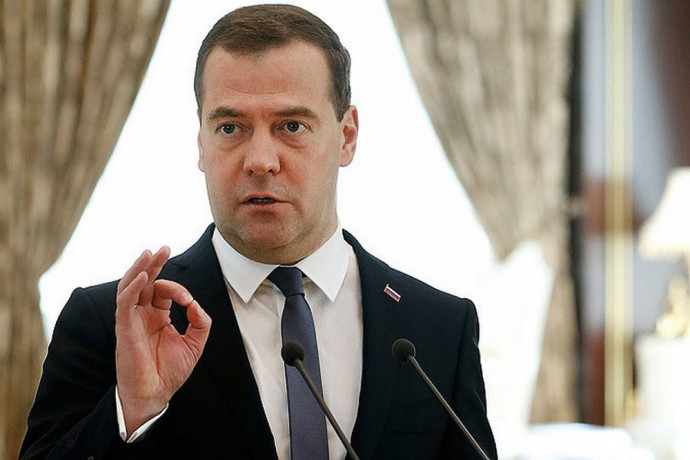 Медведев пригрозил ударить ракетами по ЕС