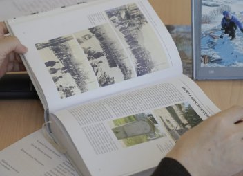 "Русские - отребье": учебники для нацистов показали в Донецке