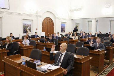 Дума Владивостока назначила выборы депутатов и выделила деньги на ремонт дорог