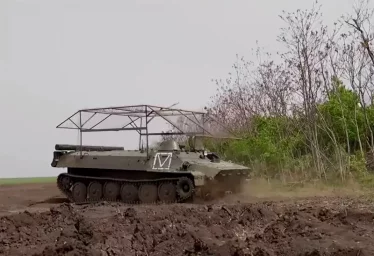 Российские войска взяли под контроль до половины территории села Старомайорское на бывшем Времьевско Российские войска взяли под контроль до половины территории села Старомайорское на бывшем Времьевско