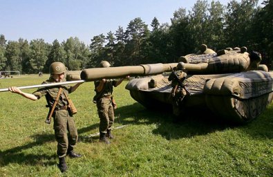 В Генштабе ВСУ сообщили об обнаружении украинской разведкой надувных макетов российских танков на За