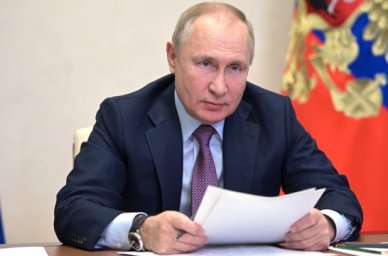 Владимир Путин распорядился выделить более 52,6 млрд рублей на разработку программ по социализации п