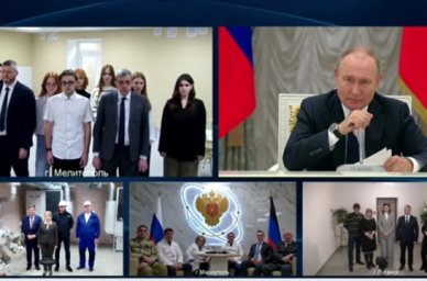 Владимир Путин по видеосвязи принял участие в церемонии открытия общежития Мелитопольского многопроф