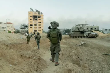 Арабская пресса: Израильские военные штурмуют город Аль-Бира и проводят массовые рейды на Западном б