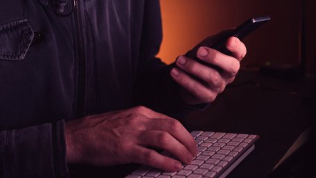 Россиян научили распознавать мошенников всего двумя фразами