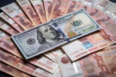 Россияне теперь предпочитают не держать валюту под матрасом